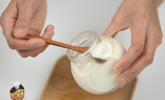 Plain yogurt used to treat yeast infection
