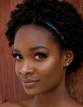 A picture showing how castor oil can nourish the skin